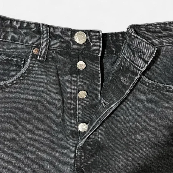 😎 Zara Black Denim Shorts~Women’s Sz 4~High-Rise~Button Fly~Distressed Design - Picture 5 of 8